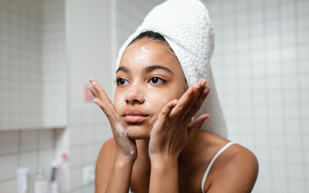 Age-Defying Skincare: The Scientific Principles Behind Creams and Serums